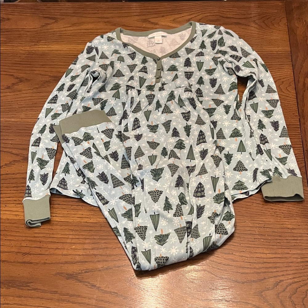 Lauren Conrad Green Tree Print Pajamas, size small, NWOT